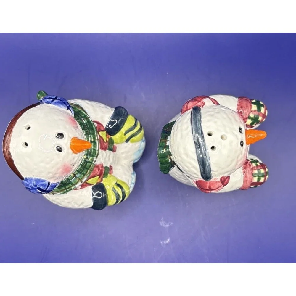 Vintage 1980s Unbranded Winter Snowman salt and pepper shakers Excellent  Cond
